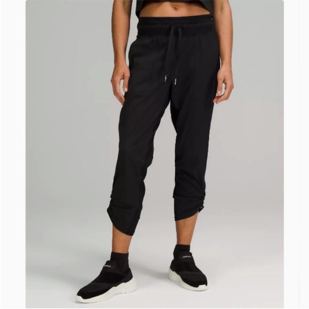 Lululemon Dance Studio Mid-Rise Crop 25” Pants Black Size 2